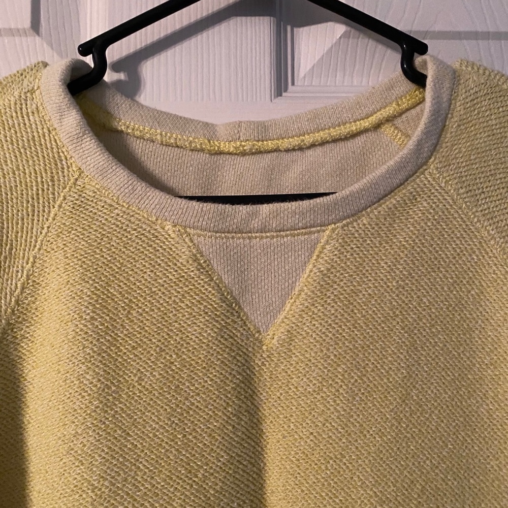 Yellow sweater - Picture 3 of 3